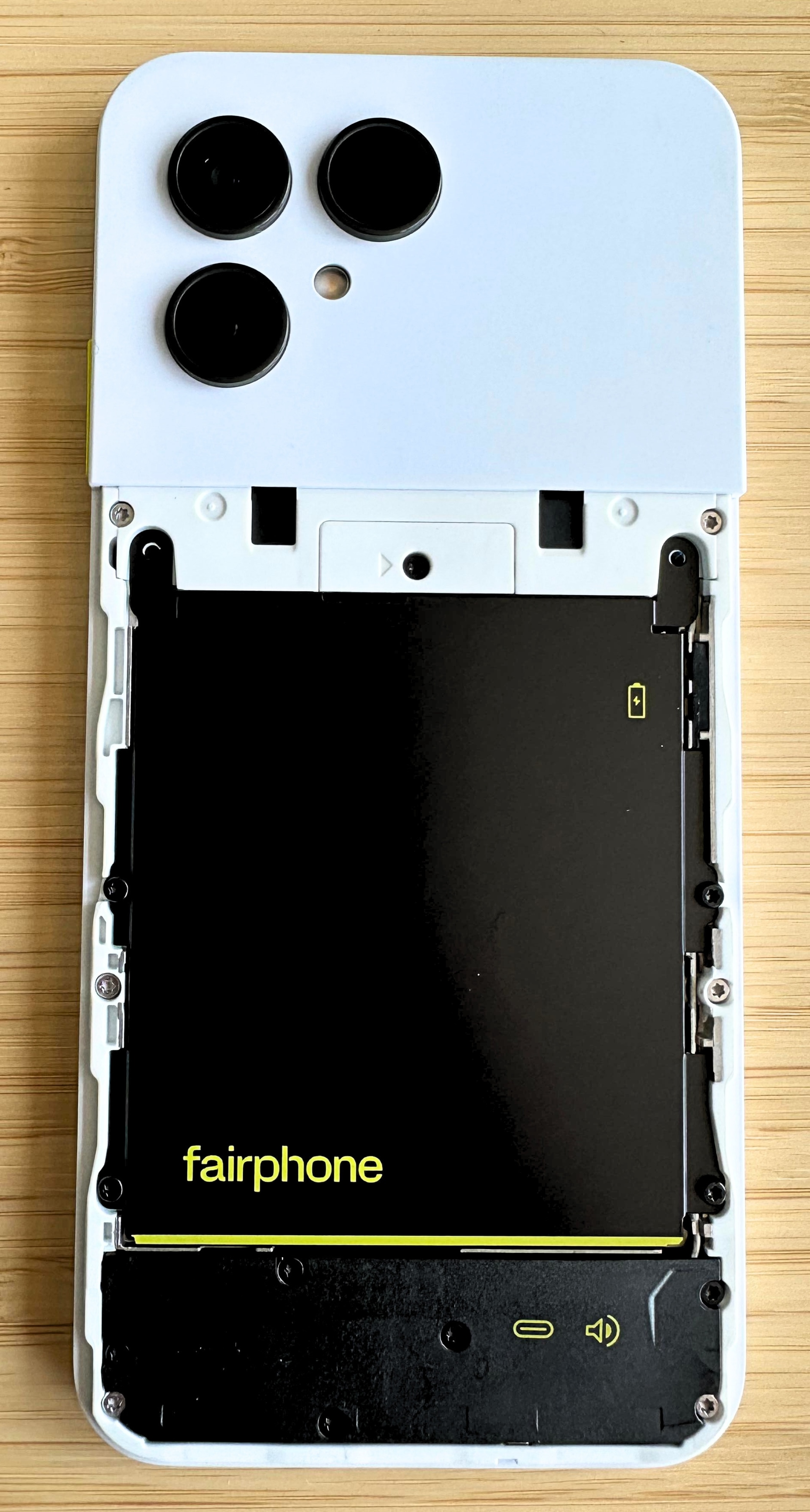 Fairphone (Gen. 6) - Back of phone with cover removed (1).jpg